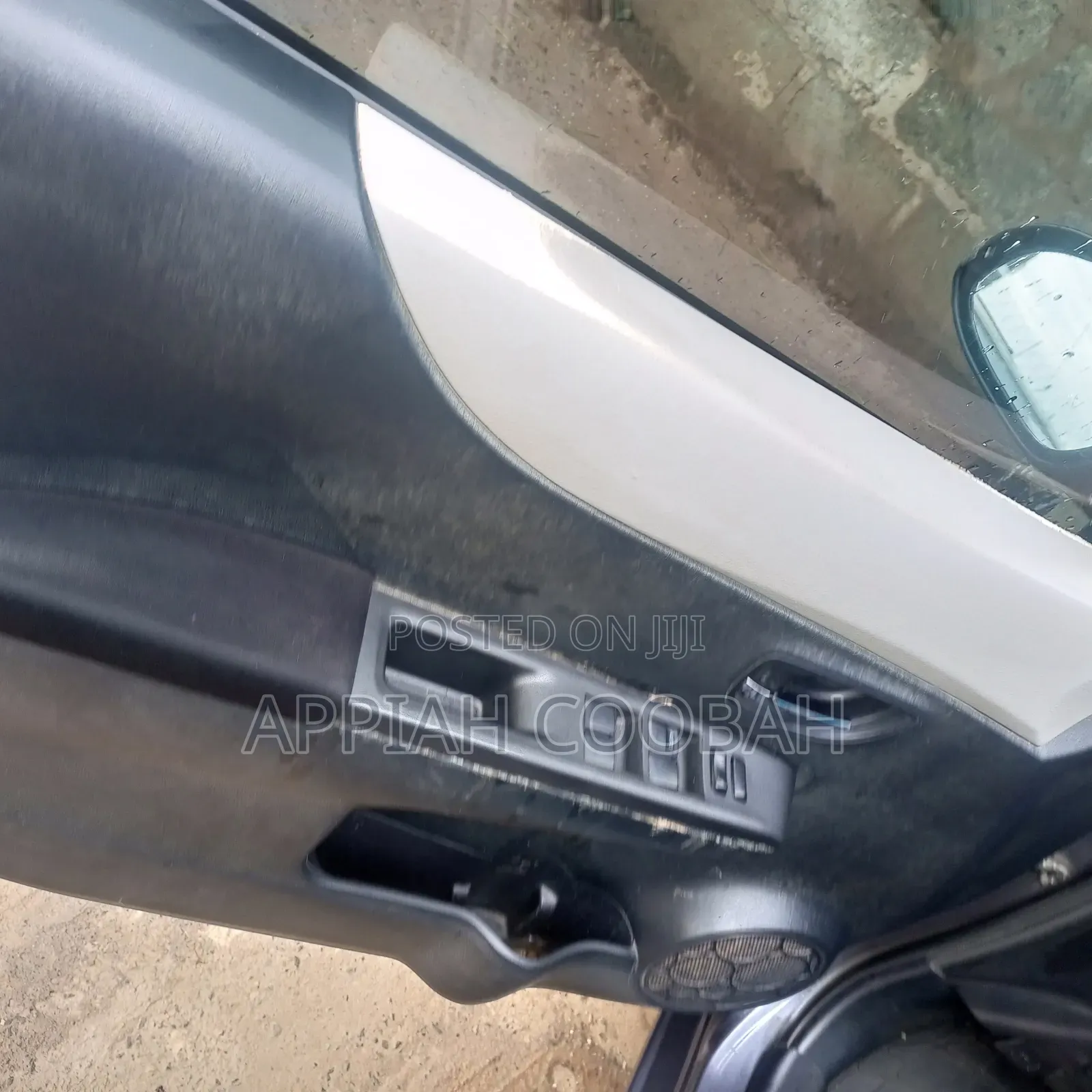 Toyota Yaris SE Hatchback 5dr 2012 Gray