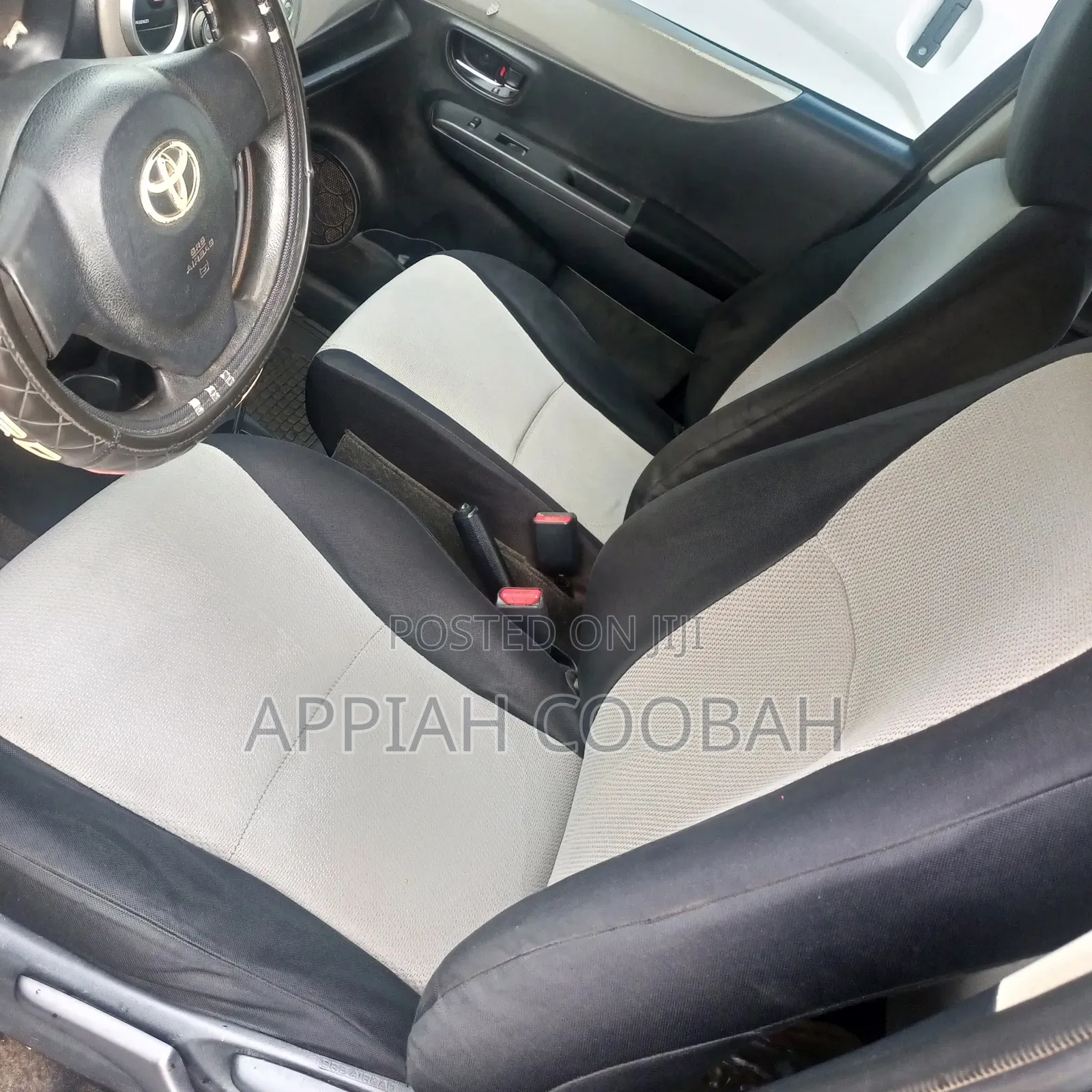Toyota Yaris SE Hatchback 5dr 2012 Gray