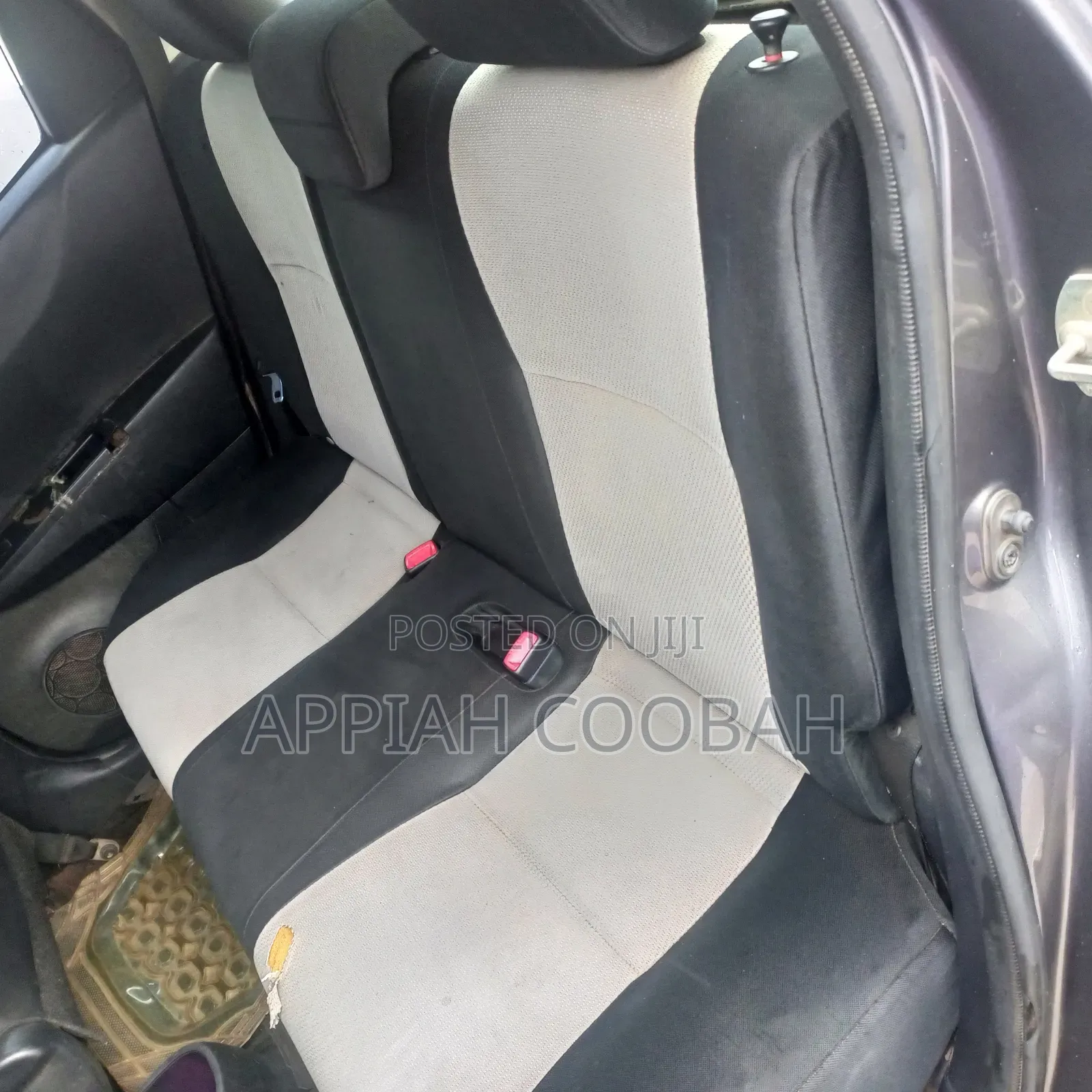 Toyota Yaris SE Hatchback 5dr 2012 Gray