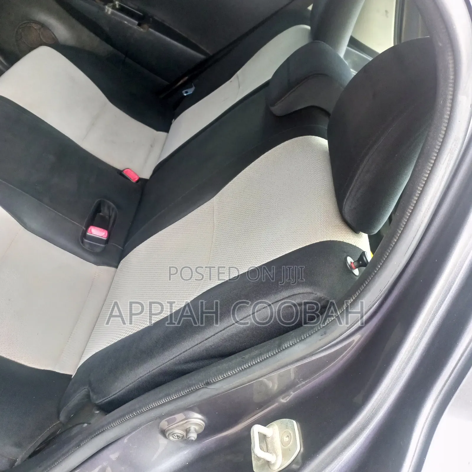 Toyota Yaris SE Hatchback 5dr 2012 Gray