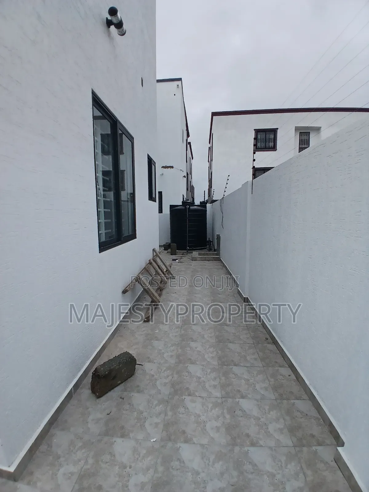 4bdrm House in East Legon Ogbojo, American House for sale