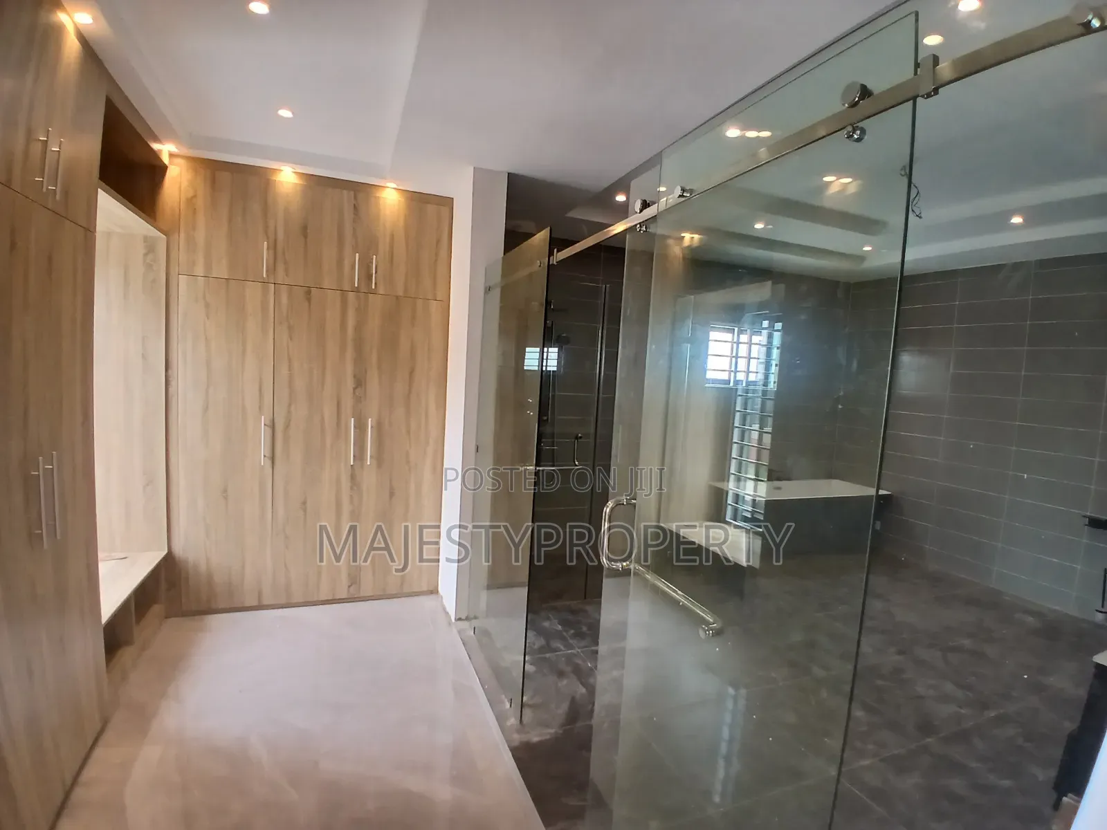 4bdrm House in East Legon Ogbojo, American House for sale