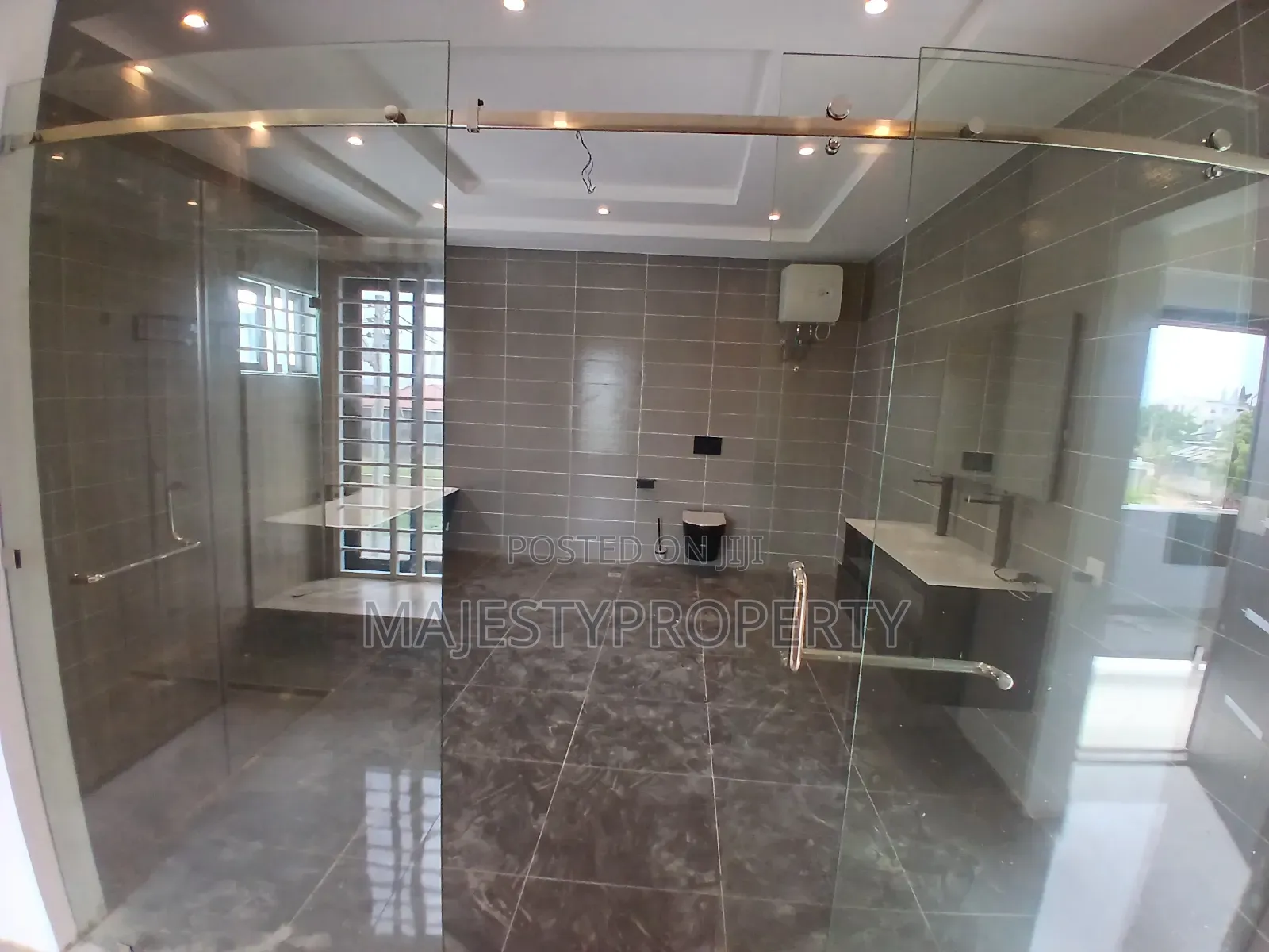4bdrm House in East Legon Ogbojo, American House for sale