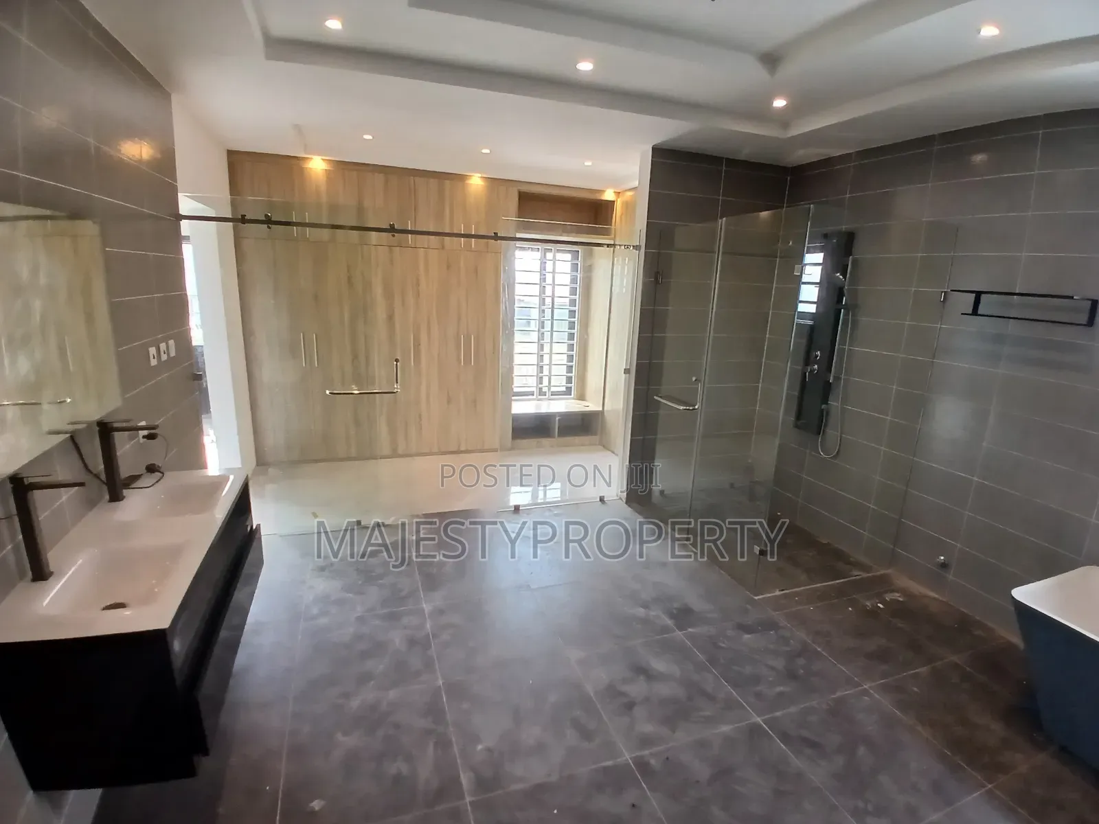 4bdrm House in East Legon Ogbojo, American House for sale