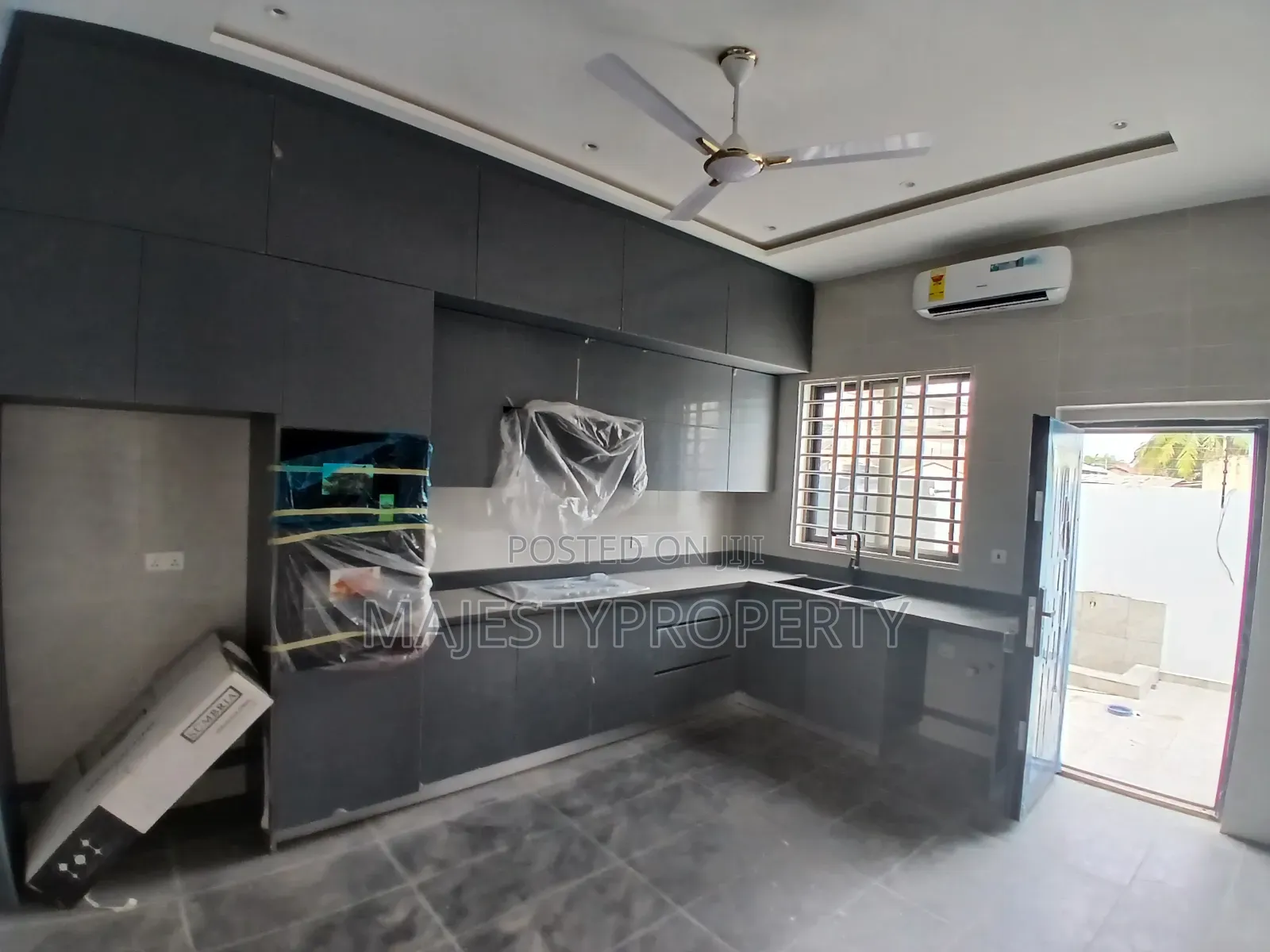 4bdrm House in East Legon Ogbojo, American House for sale