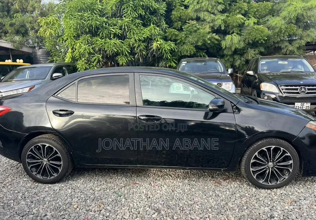 Toyota Corolla 2015 Black