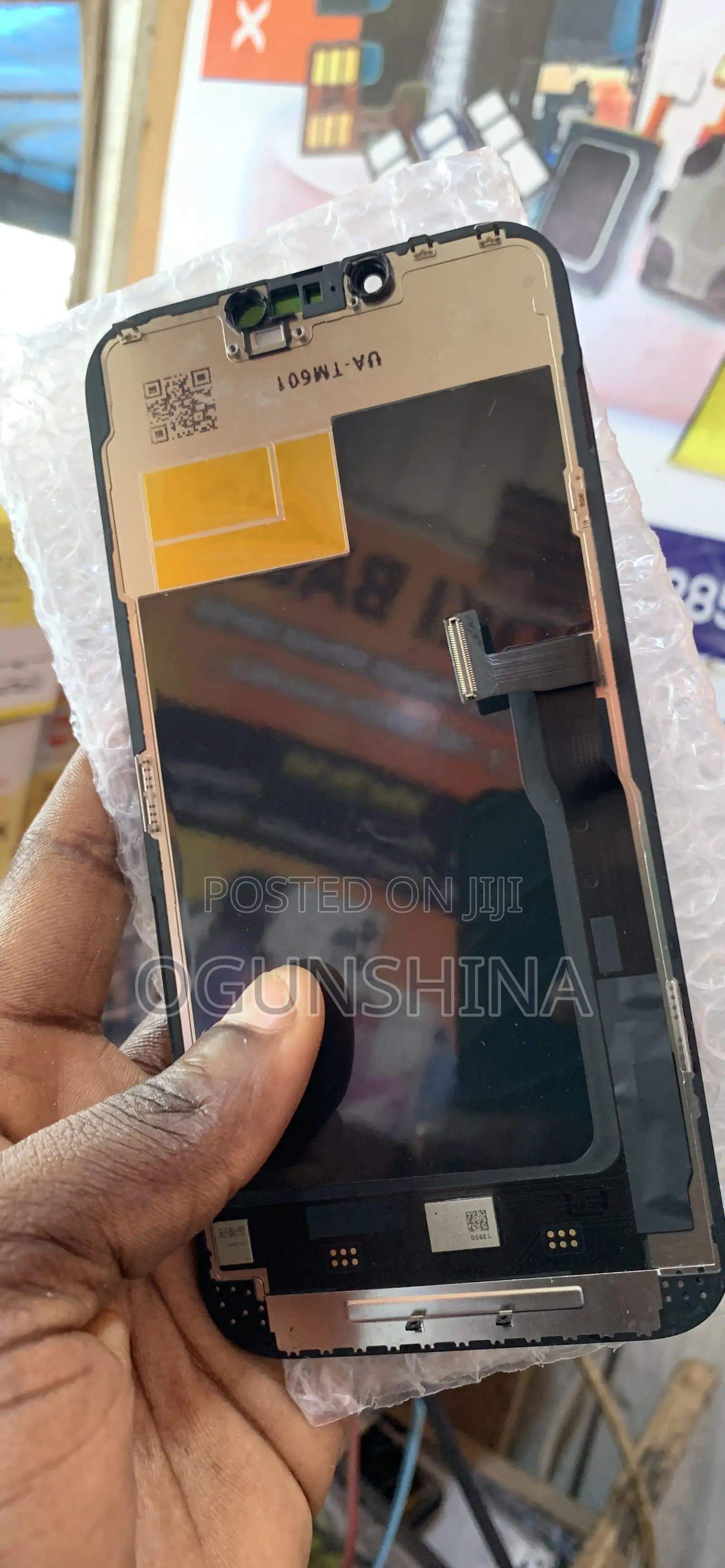 iPhones and Samsung Screen Available