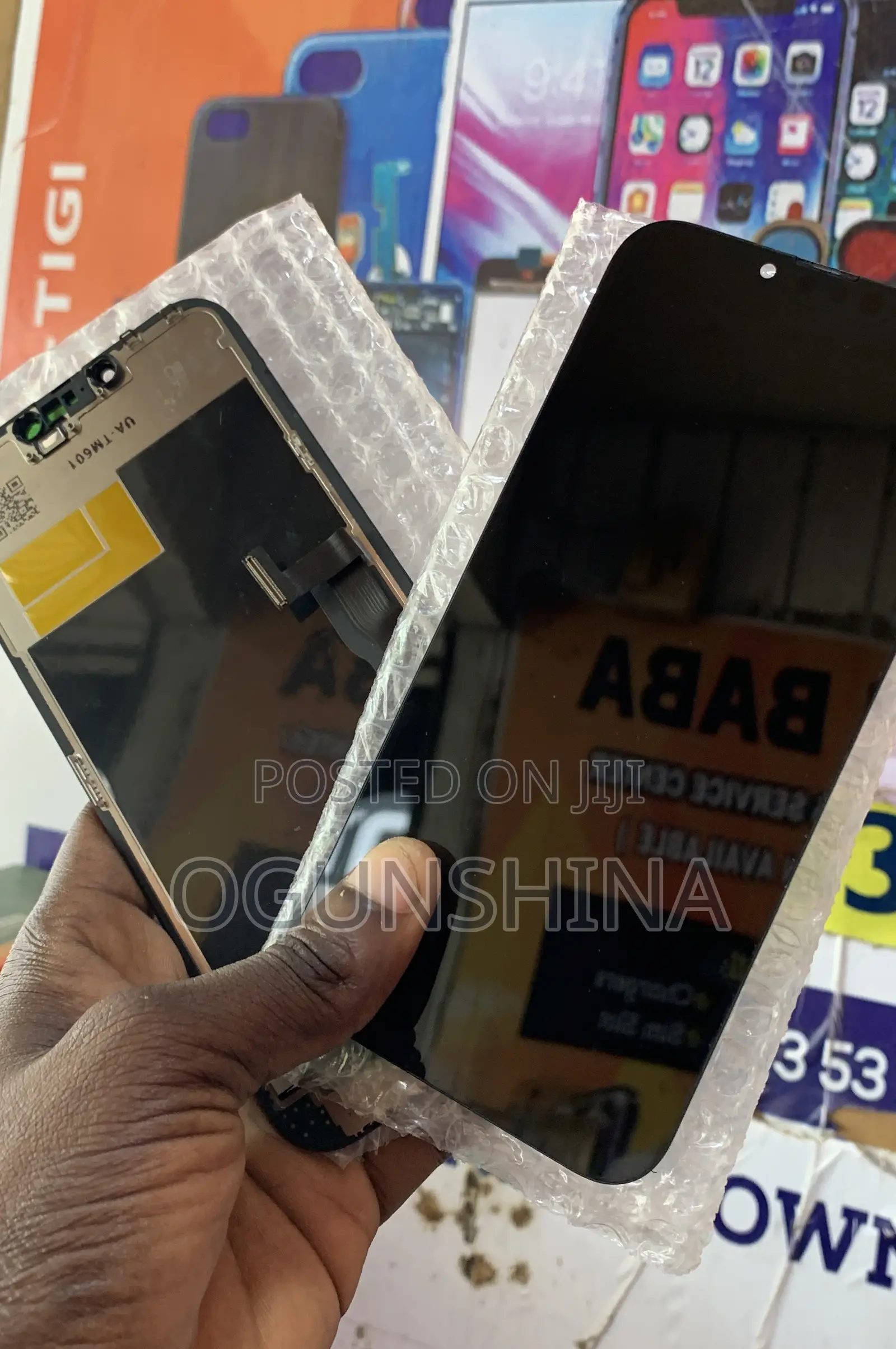 iPhones and Samsung Screen Available