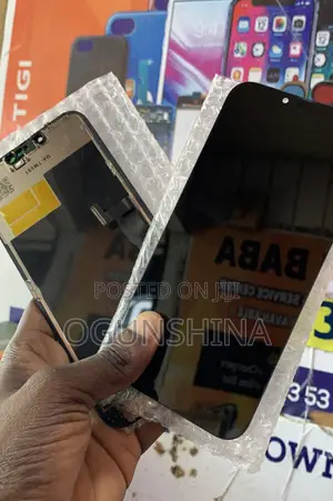 iPhones and Samsung Screen Available