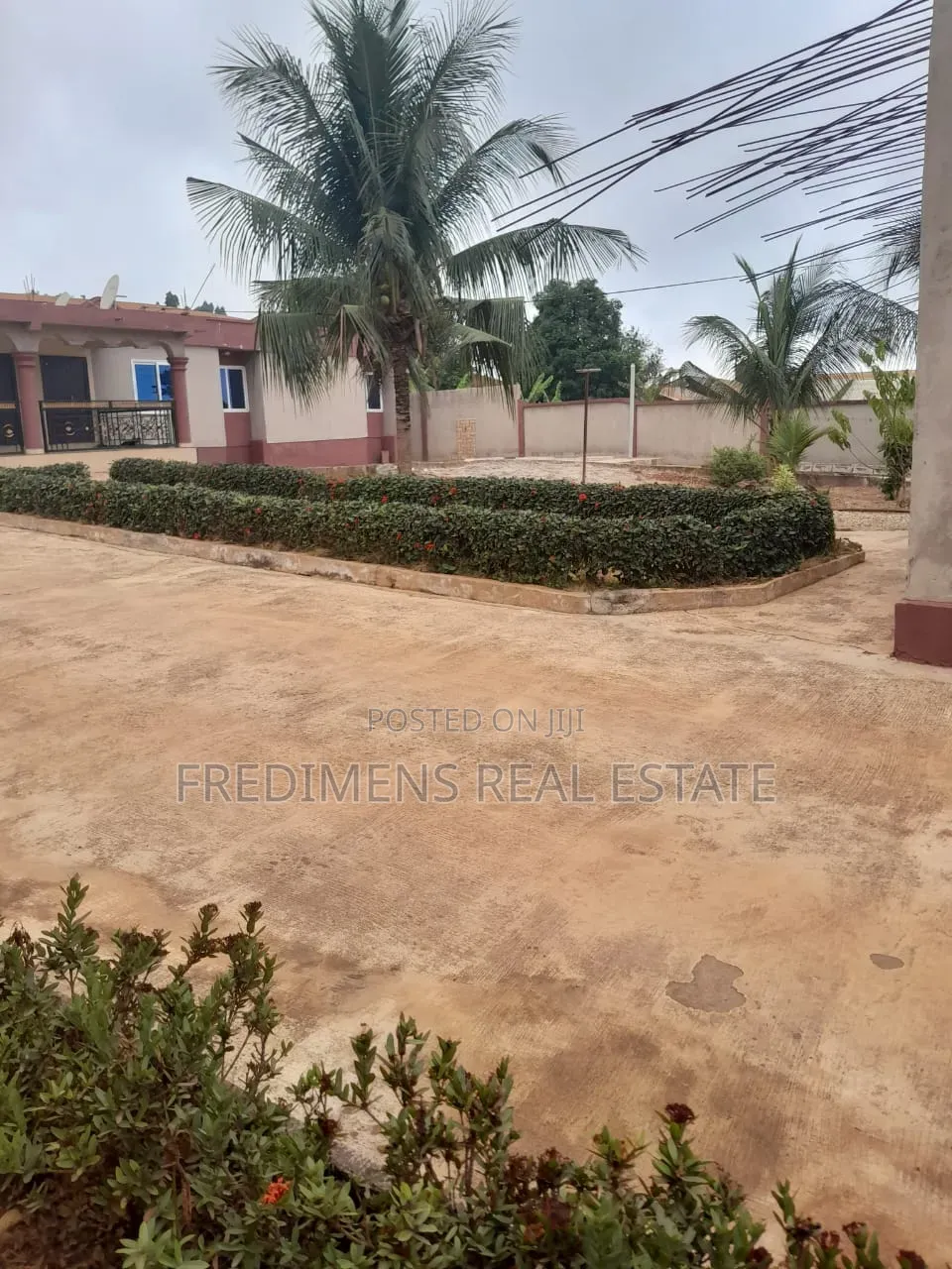 5bdrm House in Fredimens Real, Atwima Kwanwoma for sale