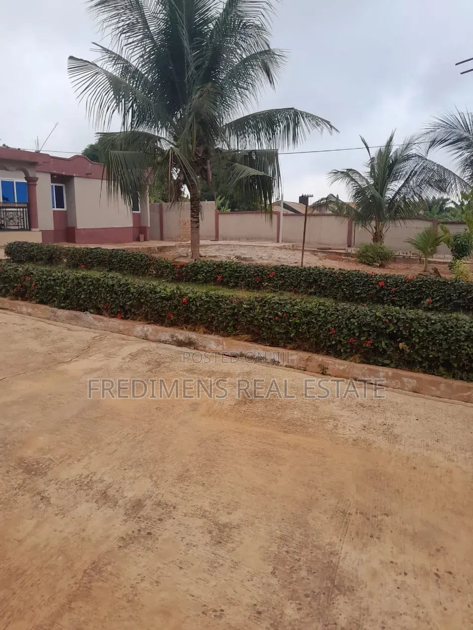 5bdrm House in Fredimens Real, Atwima Kwanwoma for sale