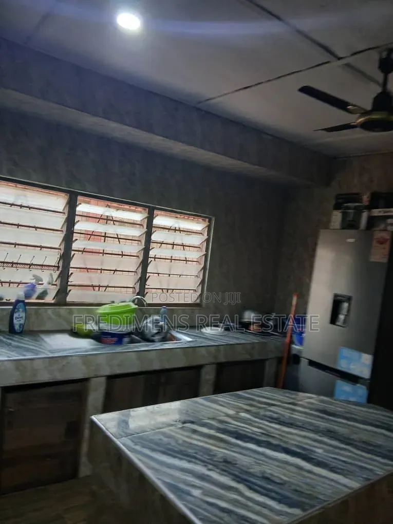 5bdrm House in Fredimens Real, Atwima Kwanwoma for sale