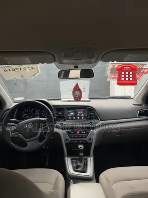 Hyundai Elantra SE Sedan FWD (2.0L 4cyl 6M) 2017 White