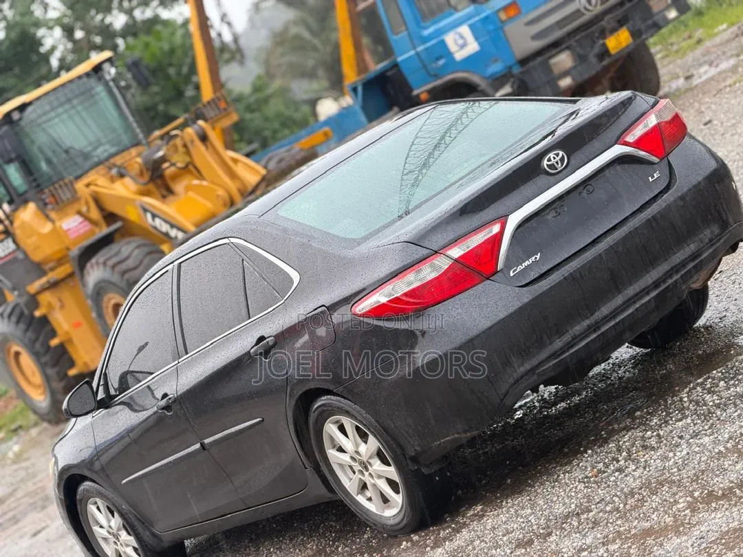 Toyota Camry LE 4dr Sedan (2.5L 4cyl 6A) 2017 Gray
