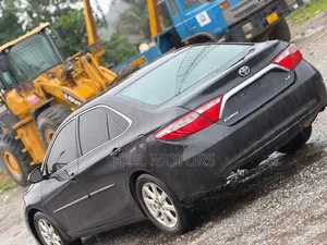 Toyota Camry LE 4dr Sedan (2.5L 4cyl 6A) 2017 Gray