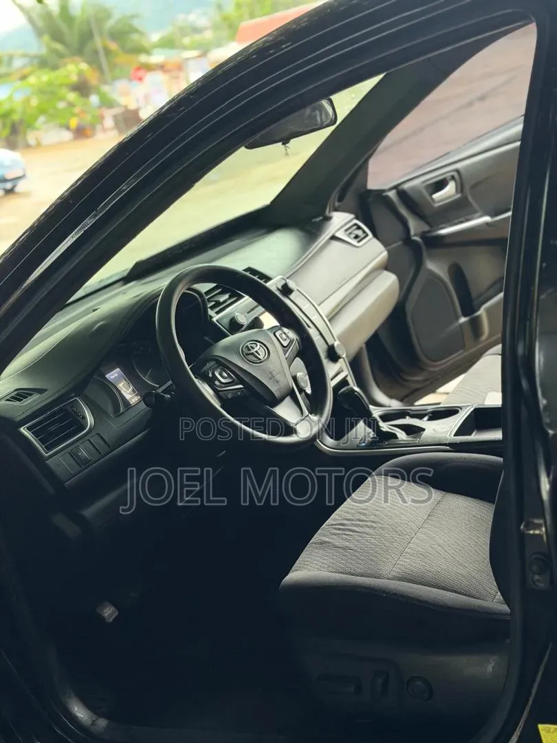 Toyota Camry LE 4dr Sedan (2.5L 4cyl 6A) 2017 Gray