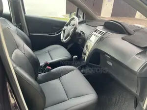 Toyota Yaris 2010 Brown