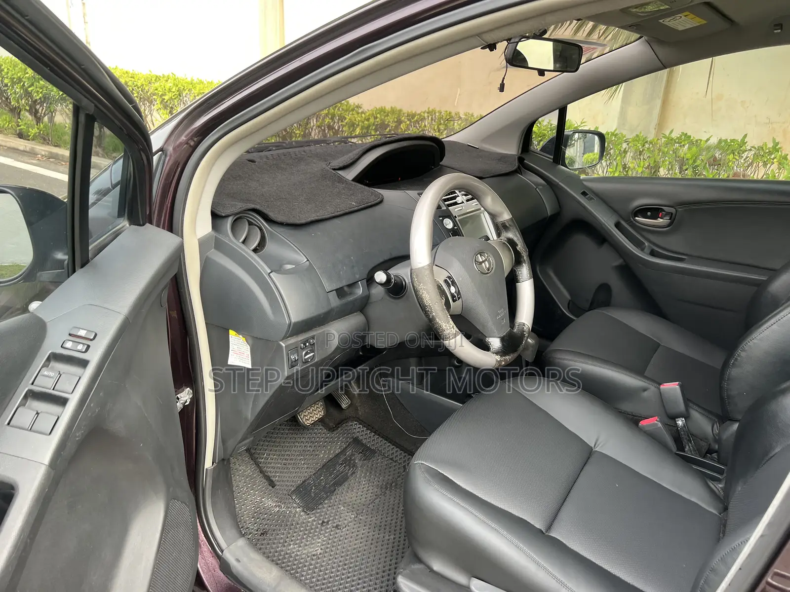 Toyota Yaris 2010 Brown