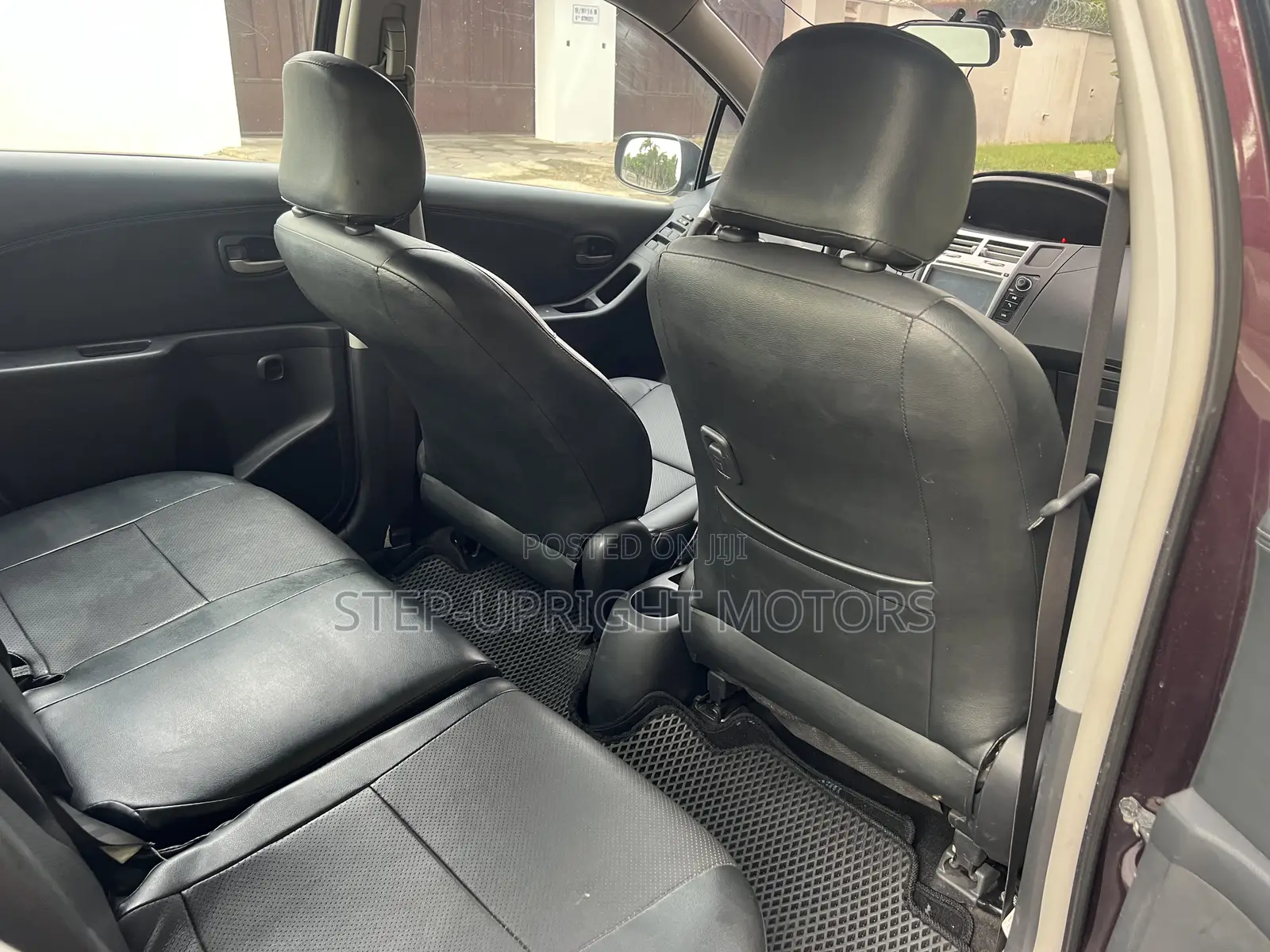 Toyota Yaris 2010 Brown