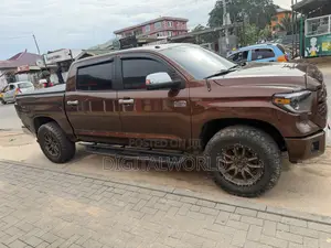 Toyota Tundra 1794 4dr CrewMax 4WD SB (5.7L 8cyl 6A) 2014 Brown