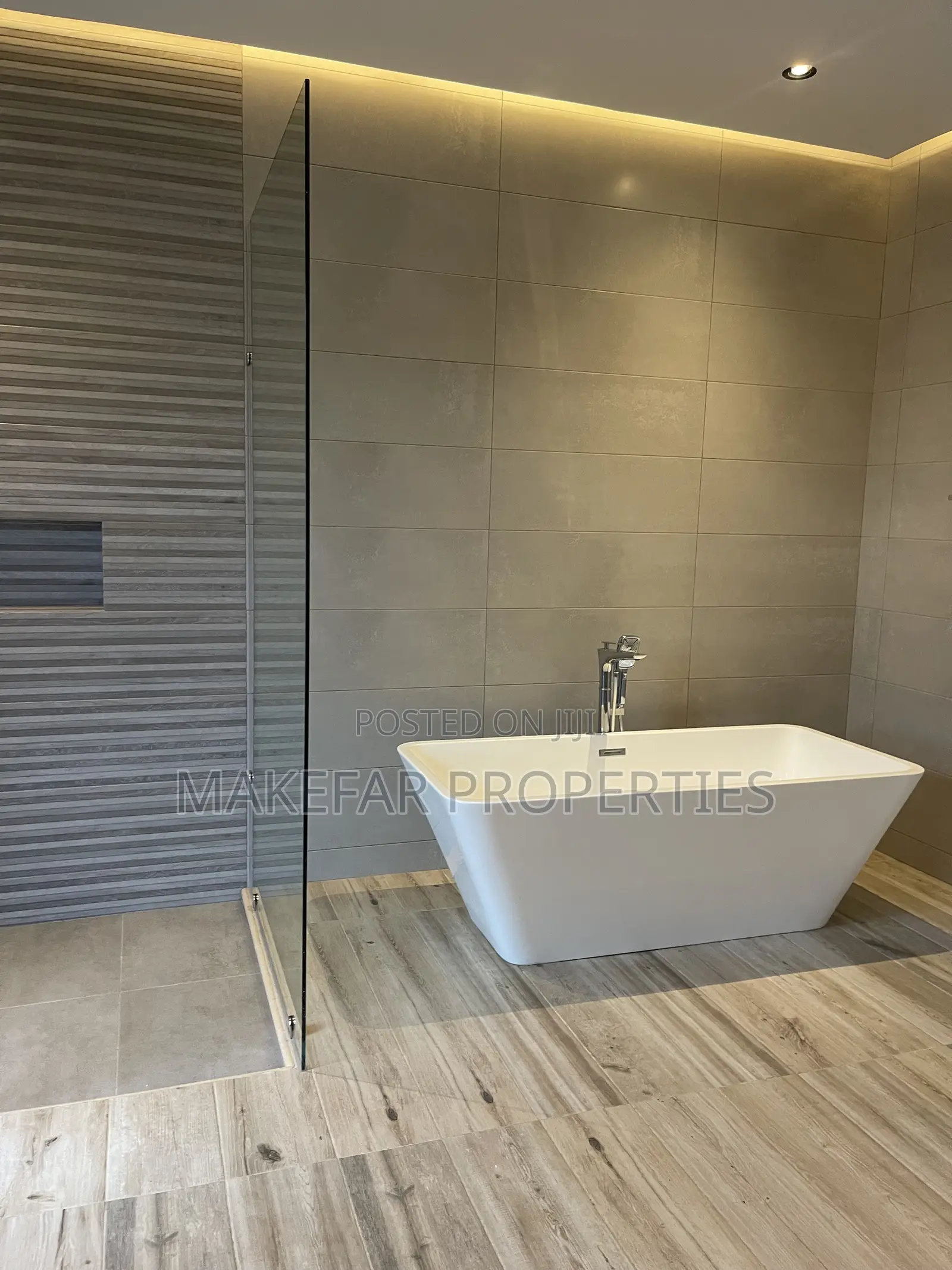 4bdrm House in Dzorwulu for sale