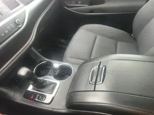Toyota Highlander SE 2019 Gray