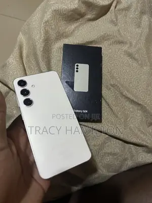 New Samsung Galaxy S24 128 GB Gold