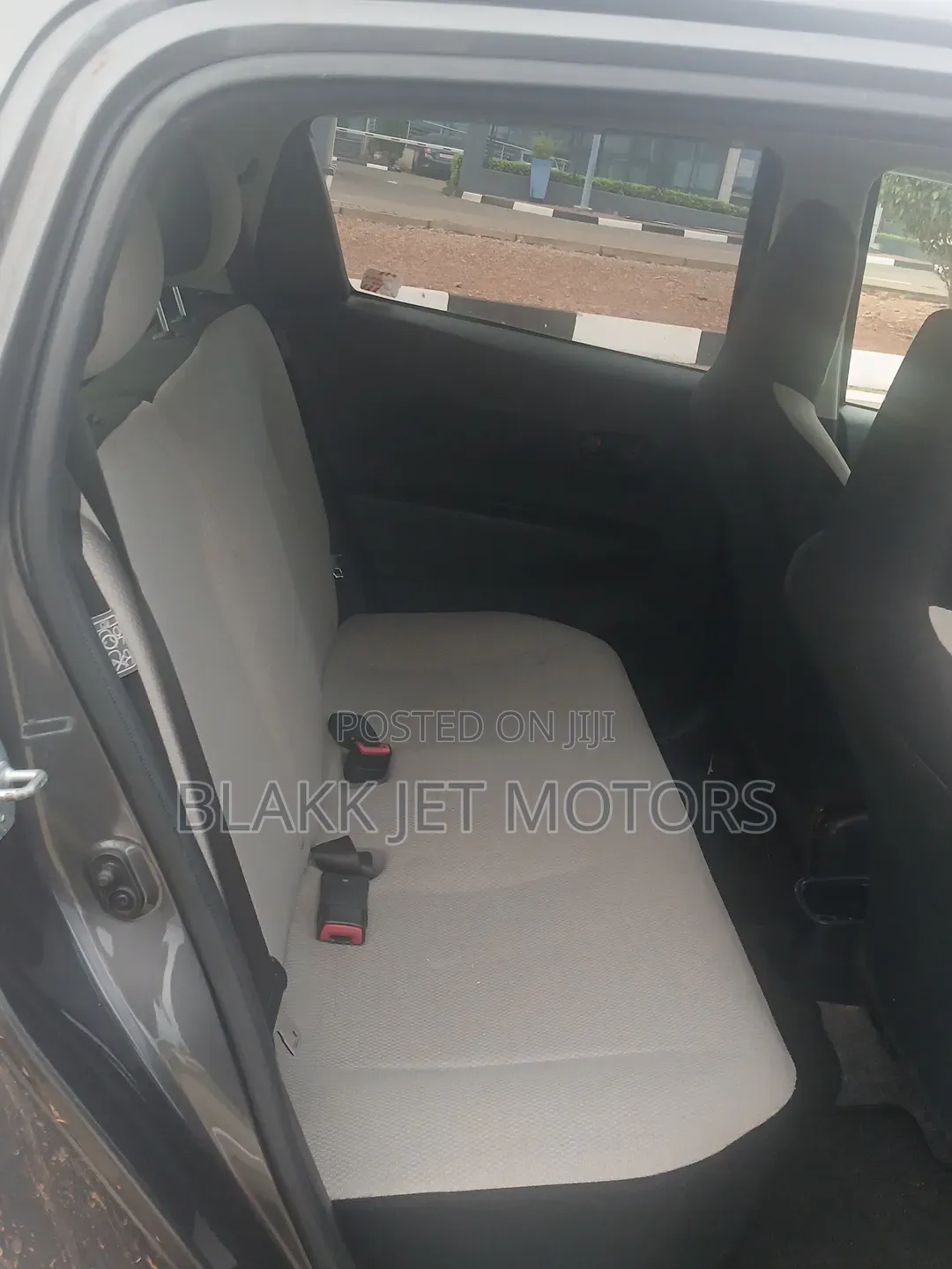 Toyota Vitz 1.3 AWD 5dr 2012 Gray