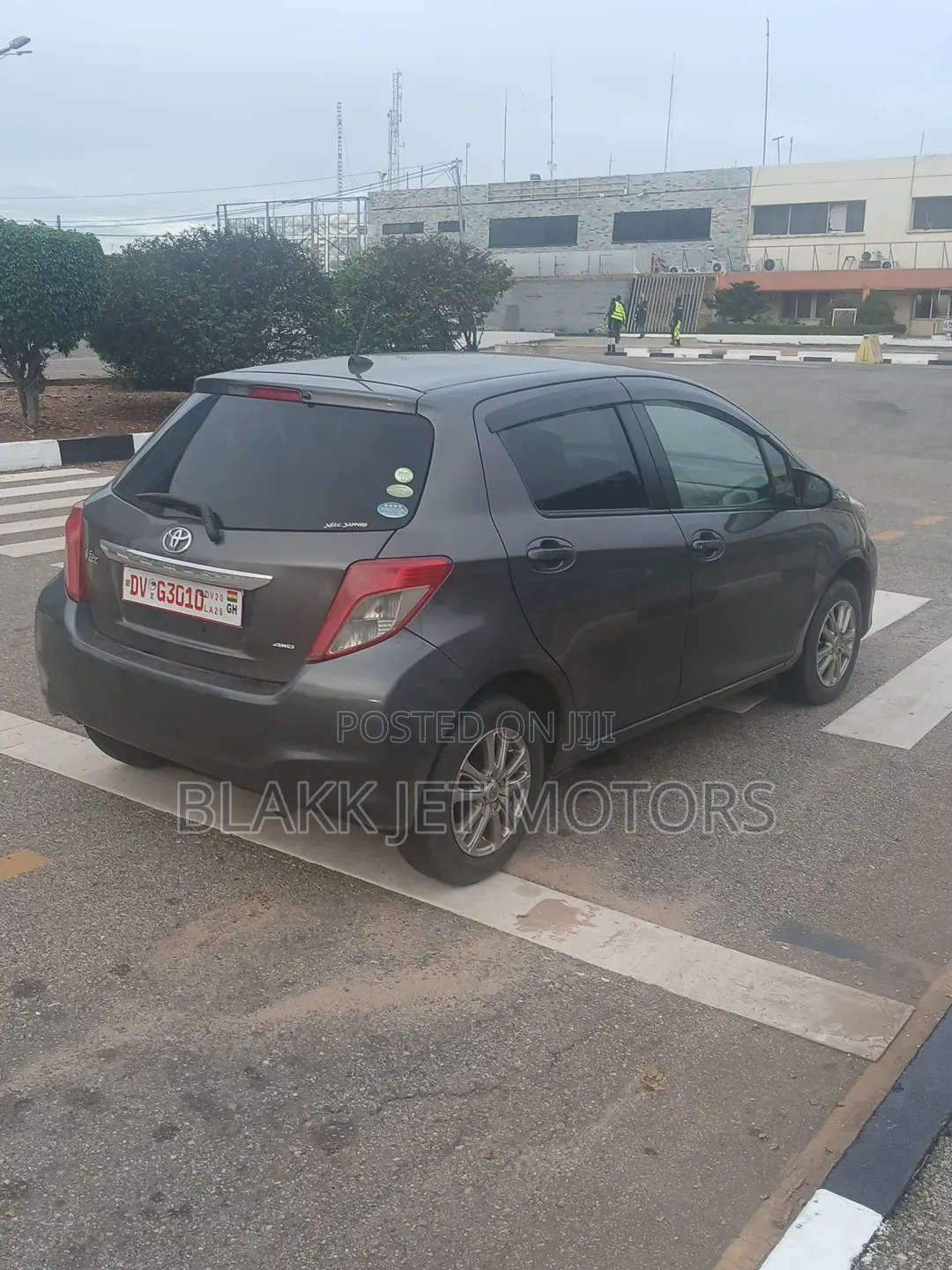 Toyota Vitz 1.3 AWD 5dr 2012 Gray