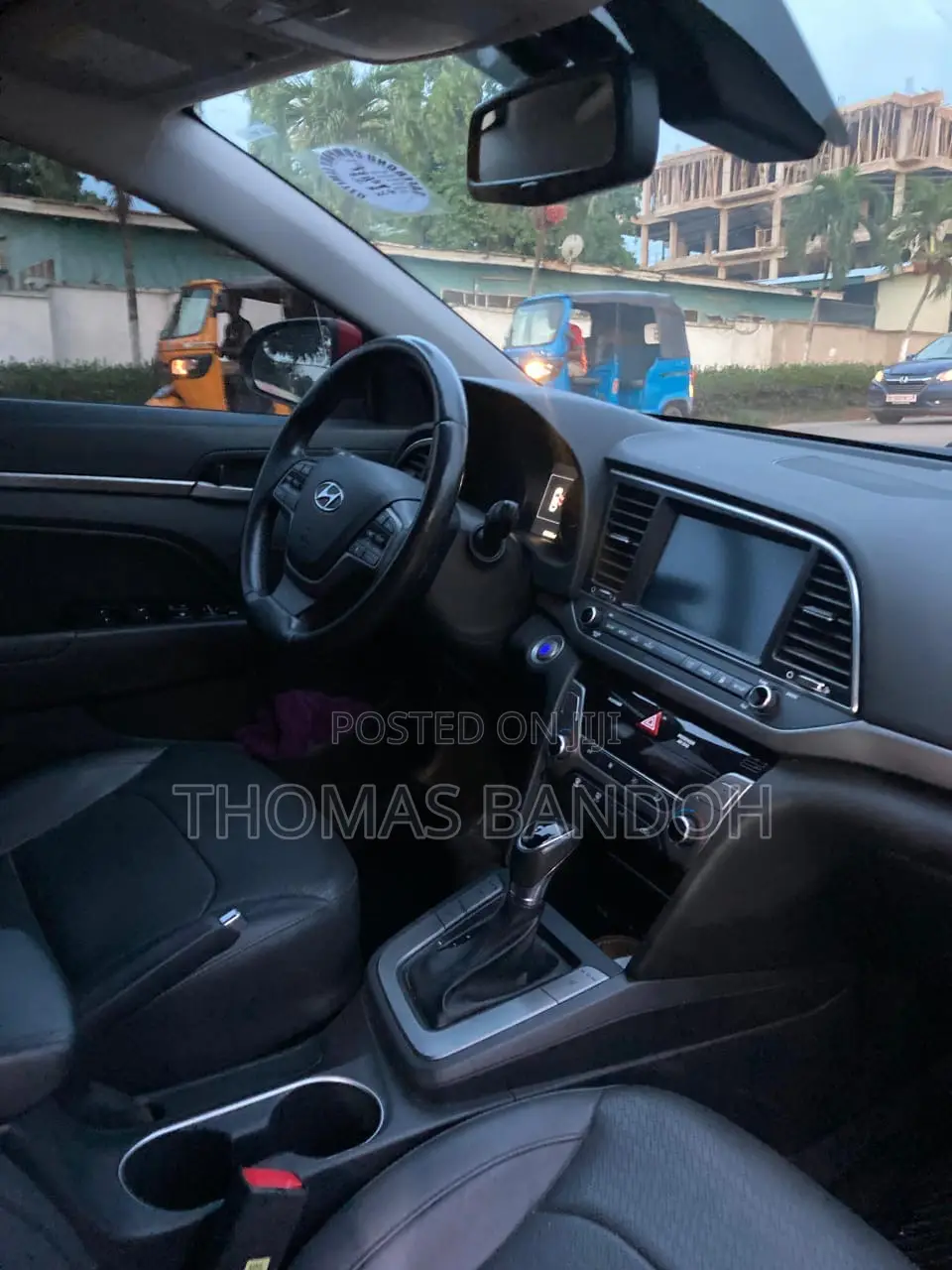 Hyundai Elantra Limited Sedan FWD (2.0L 4cyl 6A) 2017 Red