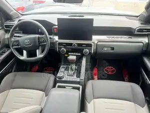 Toyota Tacoma 2024 Silver
