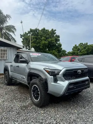 Toyota Tacoma 2024 Silver