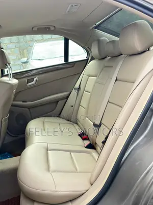 Mercedes-Benz E350 Base 4Matic Wagon AWD (3.5L 6cyl 7A) 2011 Brown