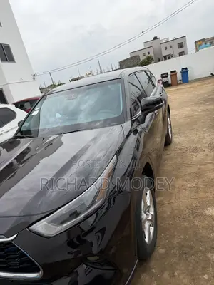 Toyota Highlander LE 2022 Black