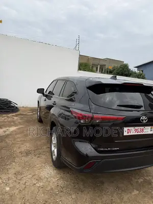 Toyota Highlander LE 2022 Black