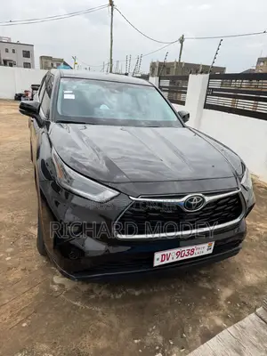 Toyota Highlander LE 2022 Black