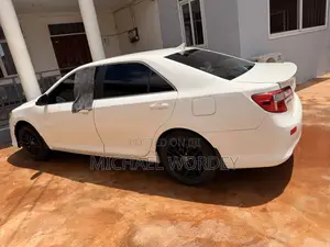 Toyota Camry LE 4dr Sedan (2.5L 4cyl 6A) 2014 White