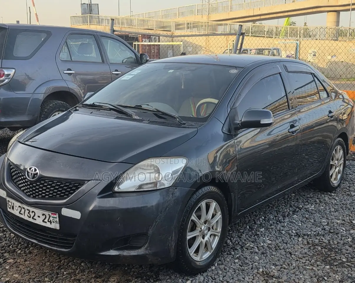 Toyota Belta 2010 Blue