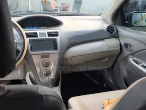 Toyota Belta 2010 Blue