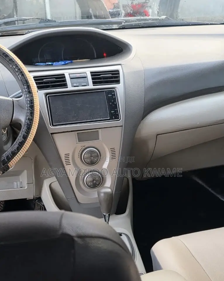 Toyota Belta 2010 Blue