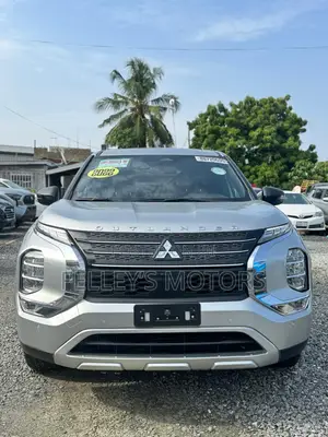 Mitsubishi Outlander SE Launch Edition 2022 Silver