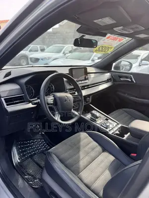 Mitsubishi Outlander SE Launch Edition 2022 Silver