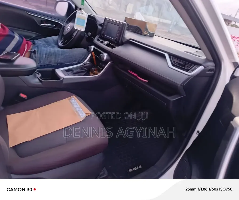 Toyota RAV4 XLE Premium 2022 White