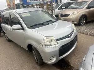 Toyota Sienta 1.5 AWD 2013 Gray
