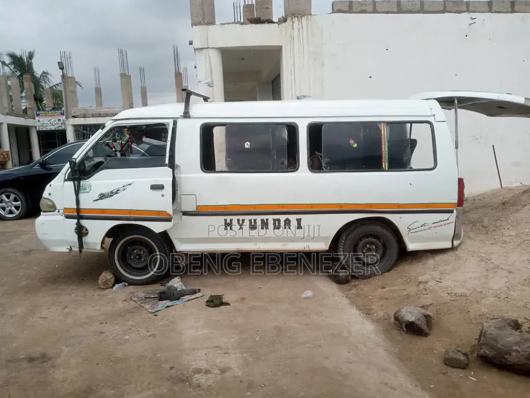 Hyundai H-100 2004 White