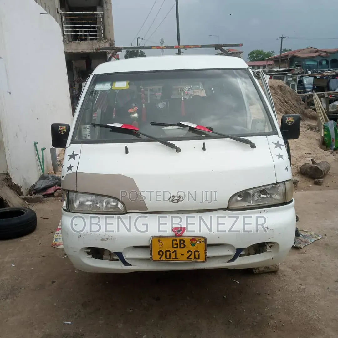 Hyundai H-100 2004 White