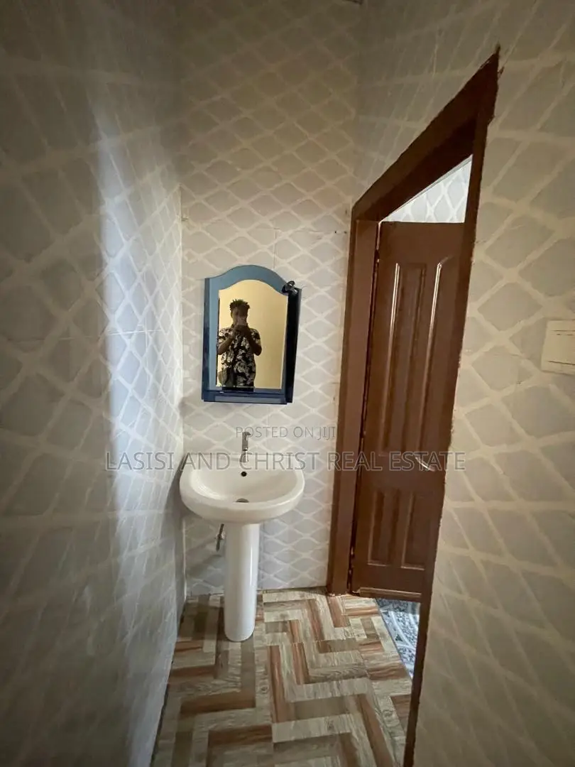 2bdrm Apartment in Lasisi And Christ, Kwabenya for rent