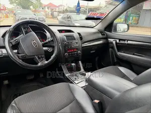 Kia Sorento LX 2012 Silver