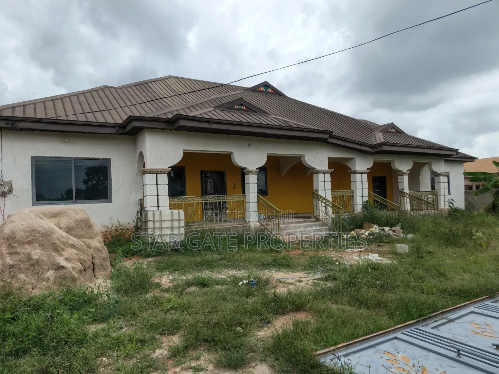 10bdrm House in Adesina  ( Near, Kumasi Metropolitan for sale