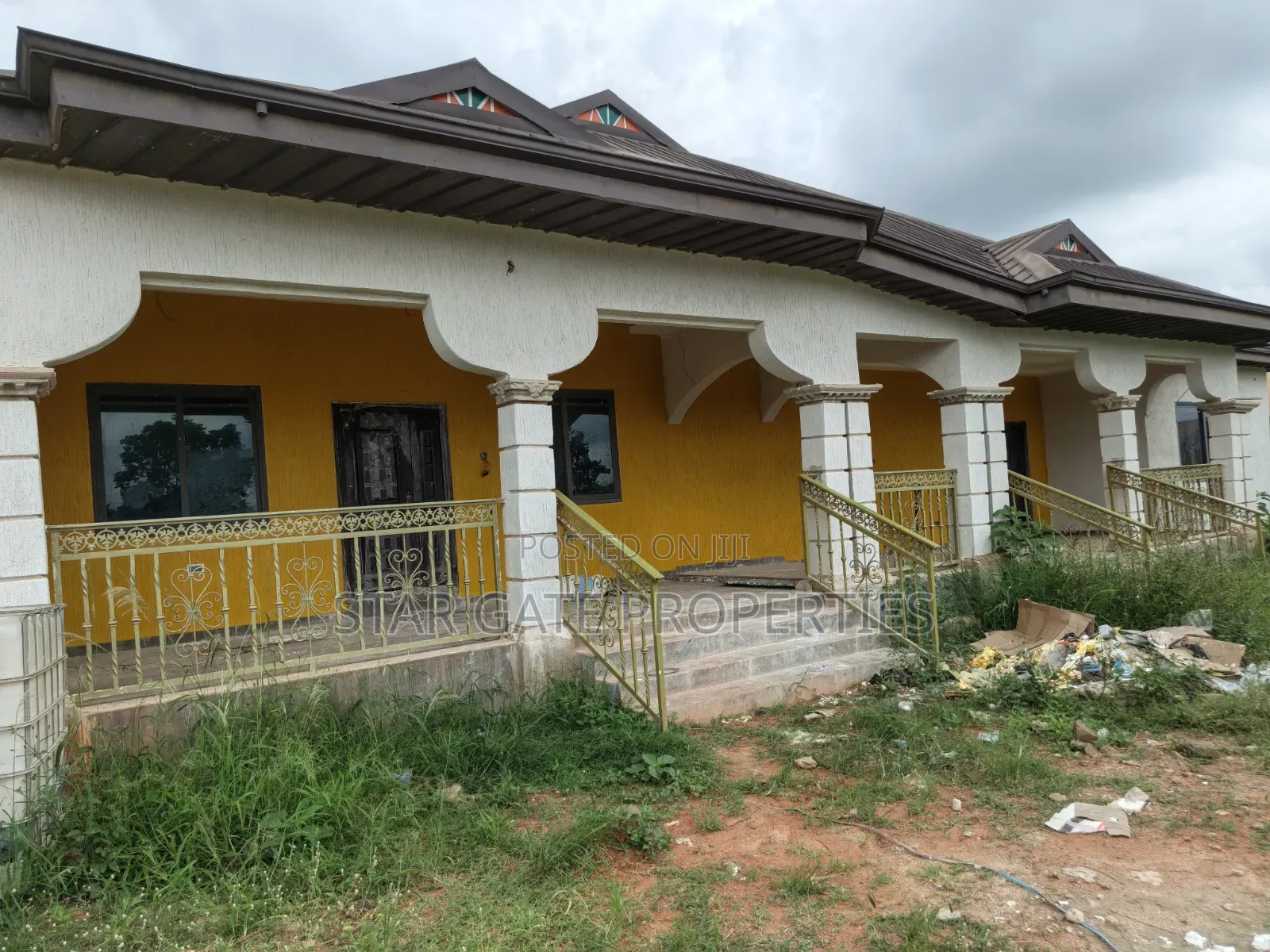 10bdrm House in Adesina  ( Near, Kumasi Metropolitan for sale